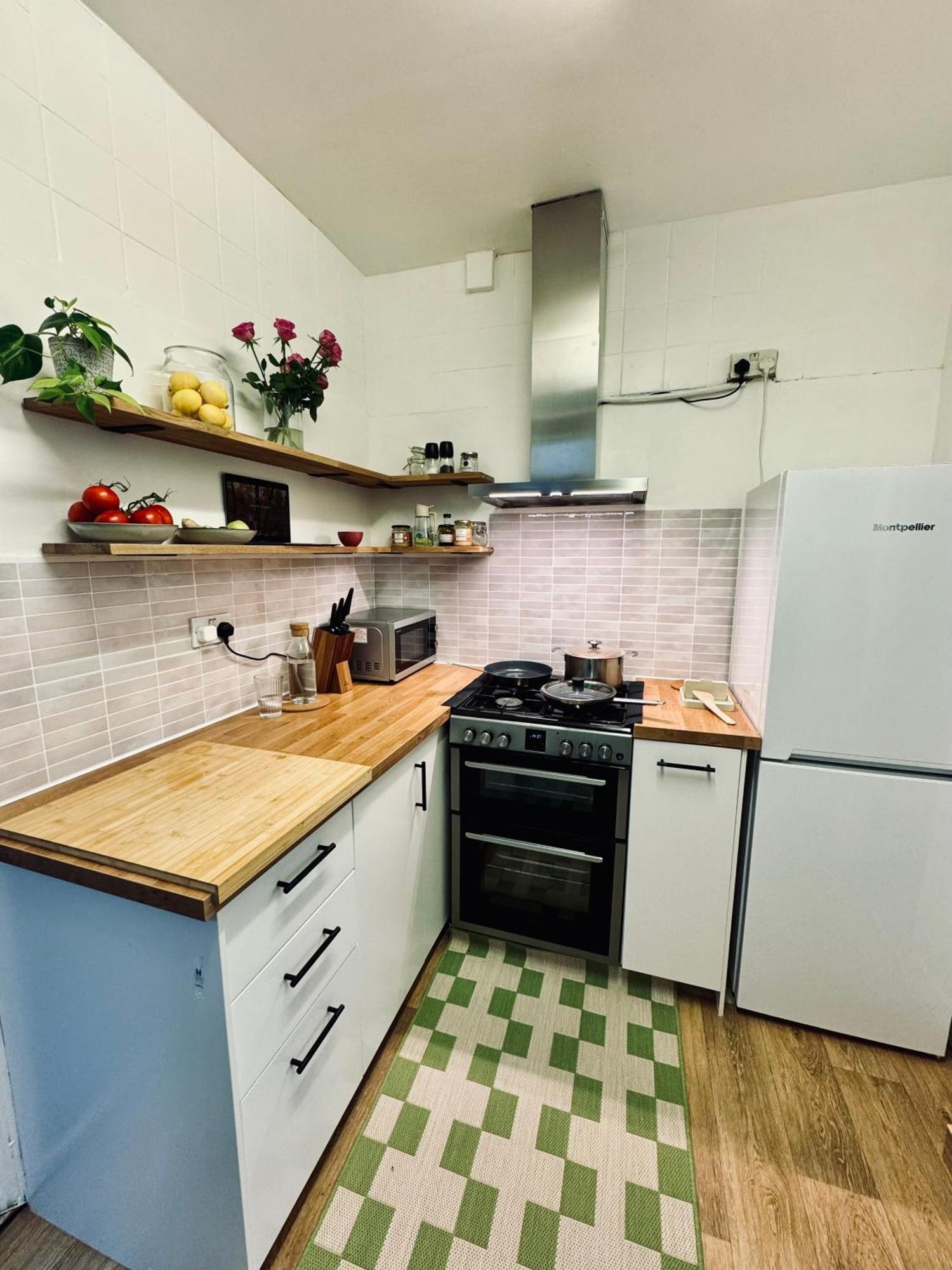 Homestay Yellow & Coffee London